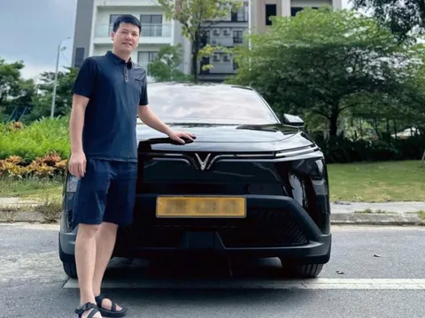 Chuyển từ xe xăng sang VinFast Limo Green, tài xế tại Hà Nội tâm đắc vì tiết kiệm gần trăm triệu đồng mỗi năm