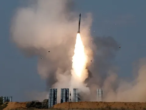 Khí tài đắt đỏ bị phá huỷ: Ukraine đánh trúng bệ phóng S-300V và 2 radar Niobiy-SV của Nga