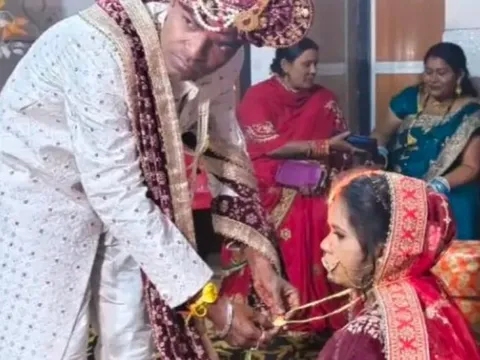 Cô dâu kết thúc cuộc hôn nhân chỉ sau 20 phút khi đến nhà bố mẹ chồng