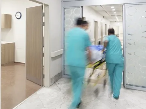 Người phụ nữ gặp nguy hiểm tính mạng sau khi uống rượu pha mật cá trắm để chữa đau đầu