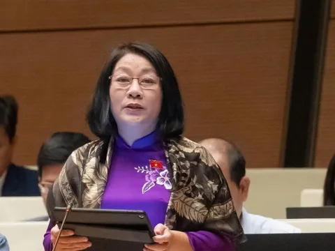 ĐBQH nhói lòng khi "nhìn những gương mặt bơ phờ vì áp lực thi cử của trẻ"