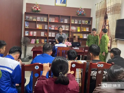 Đưa con "chưa ngoan" lên công an xã để… đọc sách