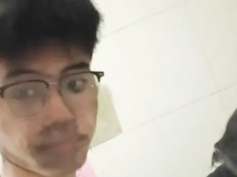 Nam thiếu niên 17 tuổi, một tay bế bà thoát khỏi biển lửa