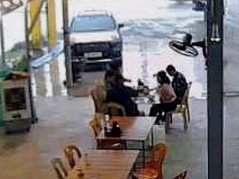 Nhóm cứu trợ quên trả tiền ăn sáng và hành động bất ngờ của chủ quán