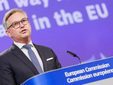 EU dùng vệ tinh, UAV tối tân để trấn áp tội phạm ma túy