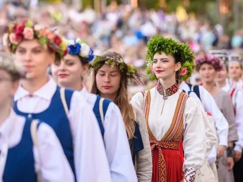 Đất nước thiếu đàn ông, phụ nữ phải đi "thuê chồng" theo giờ