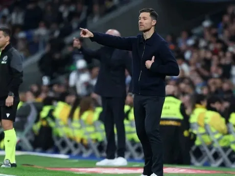 Real Madrid thua sốc, HLV Alonso bất ngờ nhắc đến Man City