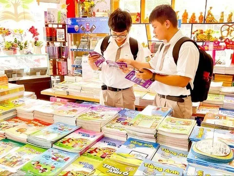 Khi sự ổn định của giáo dục bắt đầu từ việc chọn đúng bộ sách giáo khoa