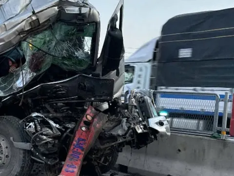 Hiện trường vụ tai nạn trên cao tốc Bùng – Vạn Ninh khiến 5 người thương vong