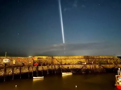 Vệt sáng lạ trên bầu trời Anh gây xôn xao