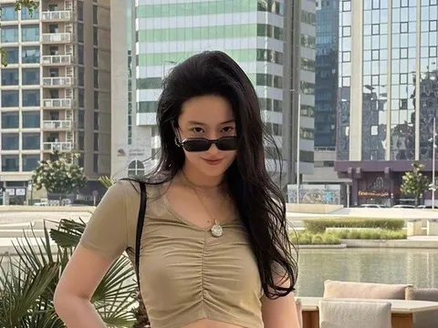 Loạt ảnh du lịch của Lưu Diệc Phi khiến ai cũng phải nghi ngờ tuổi thật