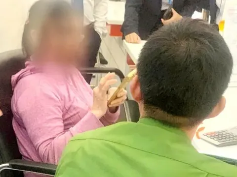 Người phụ nữ thoát bẫy lừa đảo nhờ sự tinh ý của cán bộ ngân hàng