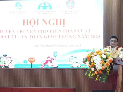 Hội LHPN xã Dân Hòa tuyên truyền về An toàn giao thông cho cán bộ, hội viên phụ nữ