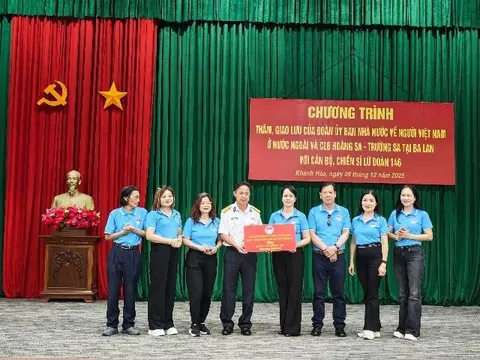 Vườn rau nghĩa tình trên đảo Trường Sa