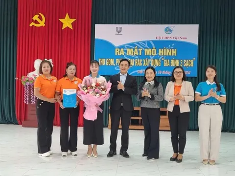 Hội LHPN xã Bất Bạt ra mắt mô hình “Thu gom, phân loại rác xây dựng gia đình 3 sạch” ​