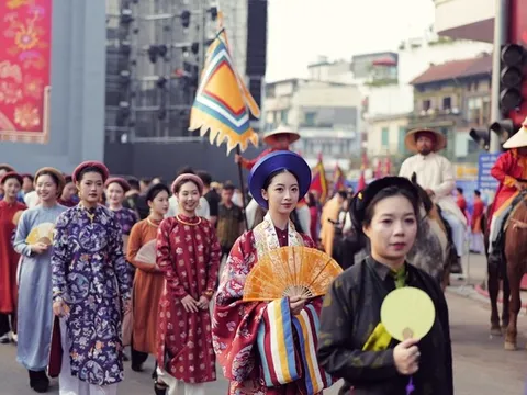 Ấn tượng đoàn rước Việt phục “Bách Hoa Hỷ Sự” tại Ngày hội Việt Nam Hạnh phúc