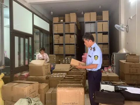 Vào cuộc truy quét hàng giả, hàng nhái kinh doanh trên sàn thương mại điện tử