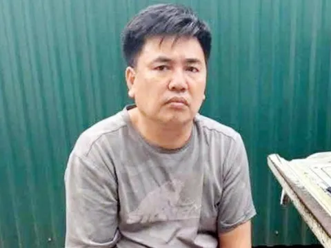 Khởi tố, bắt giam đối tượng đẩy CSGT vào đầu xe tải