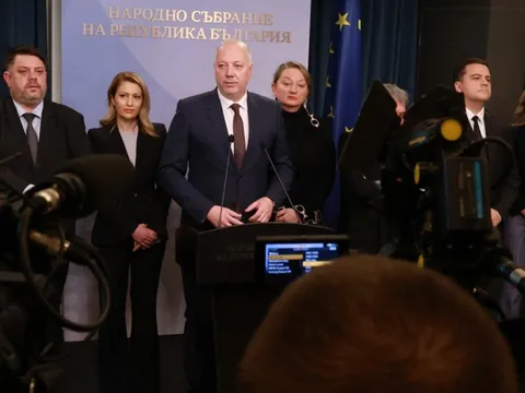 Chính phủ Bulgaria từ chức ngay trước khi bị bỏ phiếu bất tín nhiệm