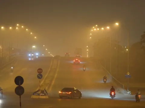 Hà Nội vẫn nghẹt thở vì ô nhiễm không khí, mưa nhỏ không giúp ích được nhiều