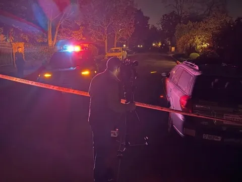 Đạo diễn nổi tiếng và vợ bị đâm chết tại nhà riêng