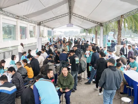 Mẫu xe điện giao hàng EC Van lần đầu lộ diện, tài xế khẳng định: Luồn ngõ tốt, chi phí tối ưu