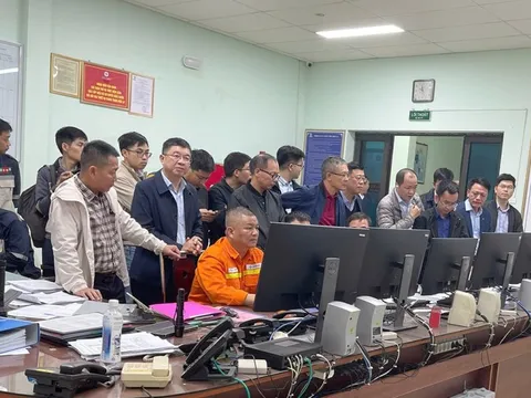 Đóng điện dự án Nâng công suất trạm biến áp 500 kV Hòa Bình