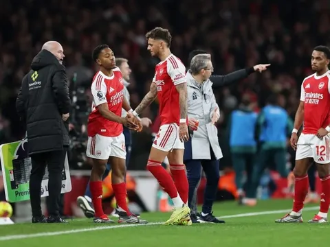 Arsenal tiếp tục gặp vận đen