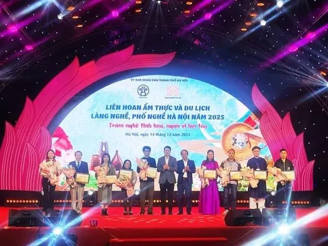 Hơn 30.000 lượt khách tham quan Liên hoan ẩm thực và du lịch làng nghề, phố nghề Hà Nội năm 2025
