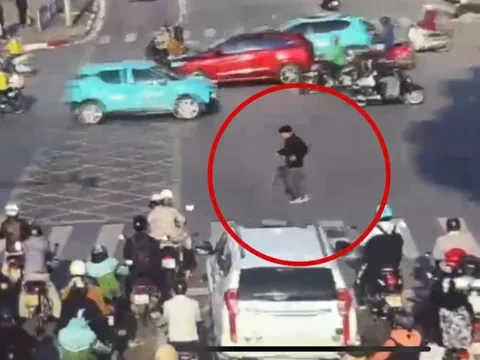 Cảnh sát trích xuất camera AI, giúp truy vết, tìm cụ ông U80 đi lạc ở Hà Nội