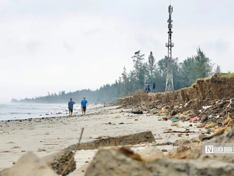 Bãi tắm đẹp nhất Quảng Ngãi đứng trước nguy cơ bị "xóa sổ"