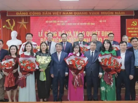 10 nhà giáo của Học viện Y - Dược học Cổ truyền Việt Nam được bổ nhiệm chức danh Phó Giáo sư