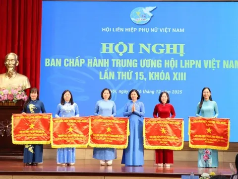 Hội LHPN Hà Nội vinh dự nhận Cờ thi đua “Đơn vị dẫn đầu” năm 2025