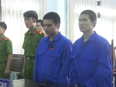 Chống đối, hành hung CSGT, 2 bị cáo lĩnh án tù