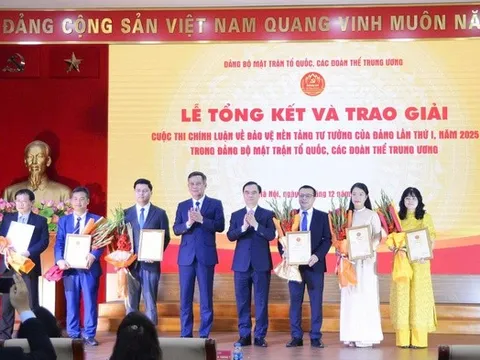 Đảng ủy Trung ương Hội Luật gia Việt Nam được trao 2 giải cuộc thi Chính luận về bảo vệ nền tảng tư tưởng của Đảng