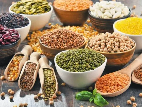 THỊ TRƯỜNG HÀNG HÓA: Áp lực dư cung đè nặng, giá đường và đậu tương trượt dài