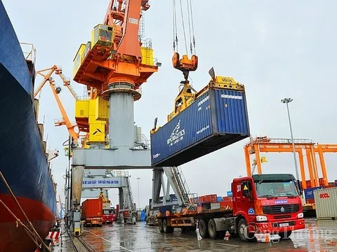 Xuất nhập khẩu vượt mốc 900 tỷ USD