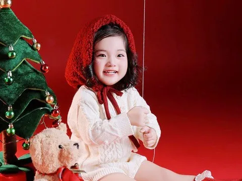 Con gái út nhà Khánh Thi - Phan Hiển, xinh yêu như thiên thần đón Noel