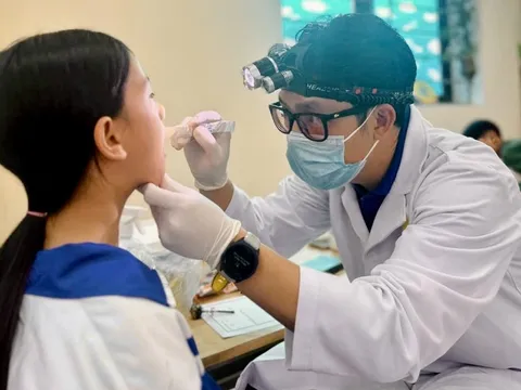 Bệnh viện Hữu nghị Việt Nam – Cu Ba phối hợp khám, tư vấn sức khỏe cho học sinh vùng lũ Thái Nguyên