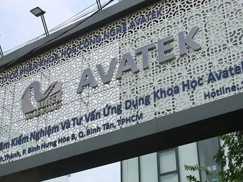 Sau lưng người chồng/vợ...