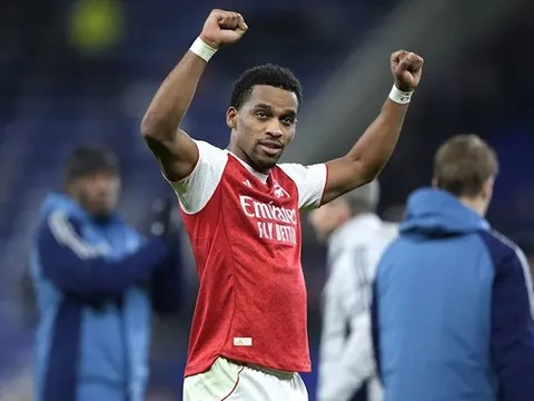 Arsenal giữ vững ngôi đầu, Mbappe san bằng kỷ lục của Ronaldo