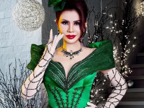 Hoa hậu Diễm Giang rạng rỡ đón giáng sinh, lan tỏa năng lượng tích cực cuối năm