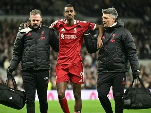 Cú sốc cho Liverpool sau ca phẫu thuật của Isak