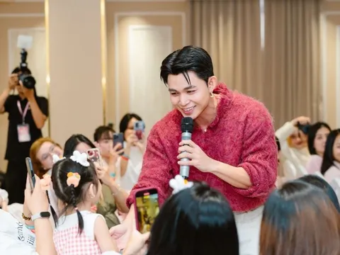 Trở về từ Y- Concert, Jun Phạm làm bánh, trang trí cây thông cùng fans, tiết lộ nhiều kế hoạch trong năm mới