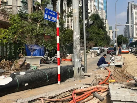 Hà Nội xén hè, chặt cây giải “điểm đen” ùn tắc giao thông