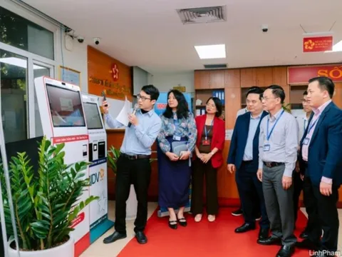 Phường Việt Hưng ra mắt mô hình hỗ trợ thực hiện dịch vụ công trực tuyến