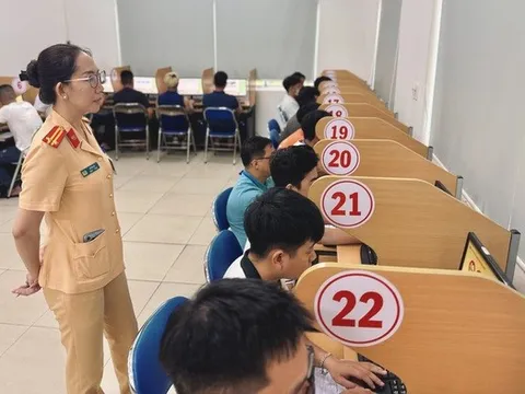 Cử tri kiến nghị học sinh từ 16 tuổi được thi giấy phép lái xe, Bộ Xây dựng nói gì?