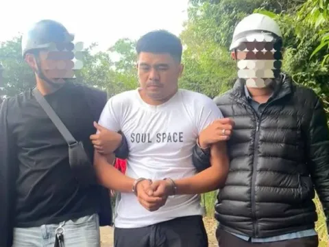 Bắt đối tượng dùng kéo tấn công vợ giữa đường