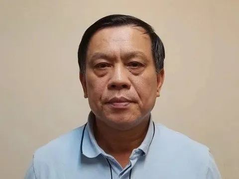 Sấp phong bì hối lộ "chưa kịp mở" trong phòng làm việc cựu Thứ trưởng