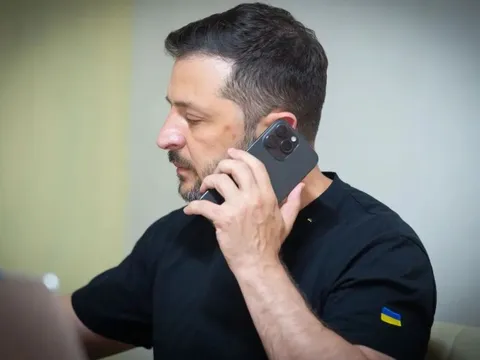 Giữa tâm điểm truyền thông, Tổng thống Zelensky có động thái gây chú ý